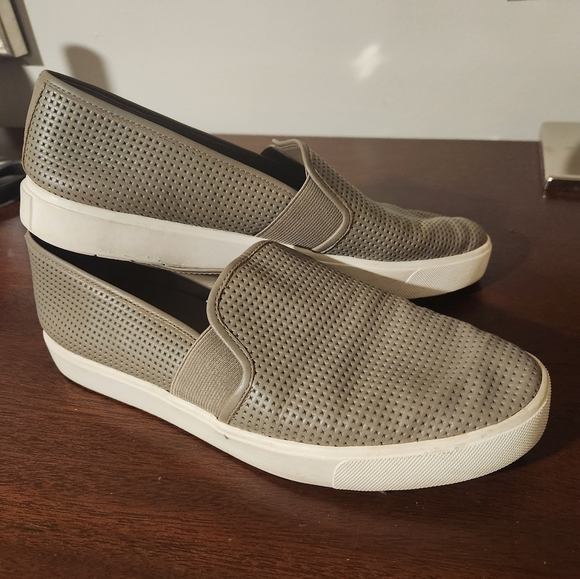 Vince Blair Perforated Leather Slip-On Sneakers – Size 9 - Picture 1 of 12